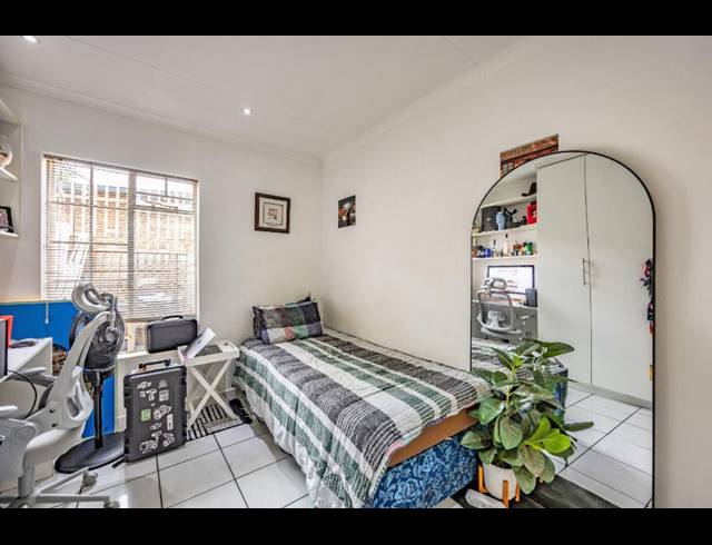 508M² BUILDING FOR SALE IN COLBYN